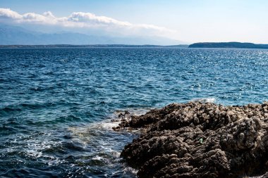 Hırvatistan 'da yaz mevsiminde Akdeniz' in Rocky Sahili