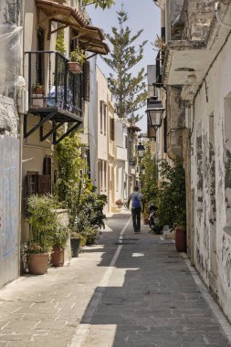 Girit 'teki eski Rethymno kasabasının dar sokakları