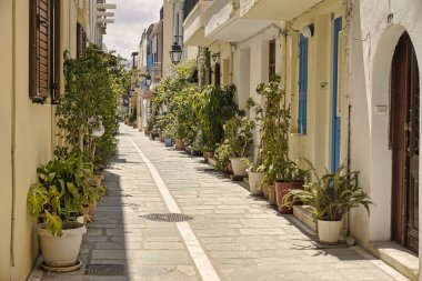 Girit 'teki eski Rethymno kasabasının dar sokakları