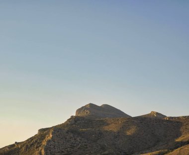 Gün batımından bir saat önce Girit adasının Hilly manzarası