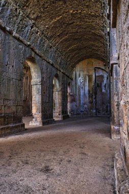 Aptera 'daki antik Roma sarnıçlarının içinde su depolanmıştı.