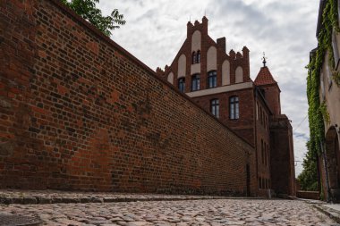 Polonya 'nın Torun kentindeki eski kasabada ortaçağ mimarisi