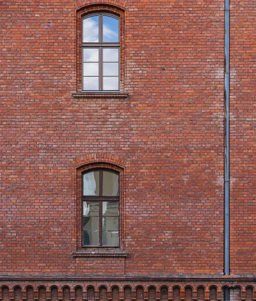 Pencereli binanın ön cephesinin ayrıntıları