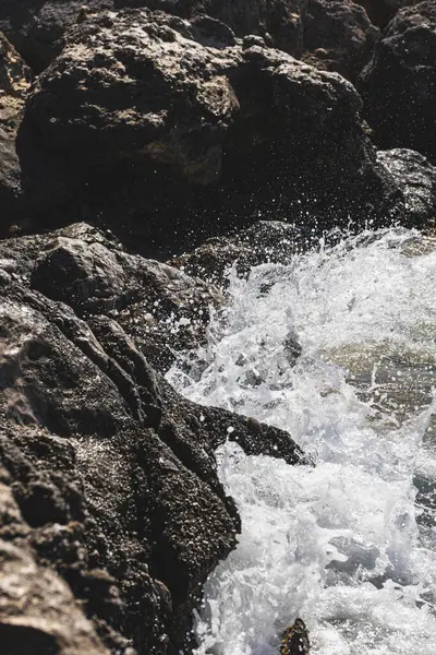 Yunanistan 'ın Girit adasındaki kayalık Akdeniz kıyılarının manzarası
