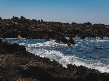Yunanistan 'ın Girit adasındaki kayalık Akdeniz kıyılarının manzarası