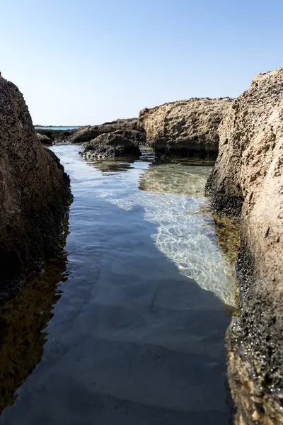 Yunanistan 'ın Girit adasındaki kayalık Akdeniz kıyılarının manzarası