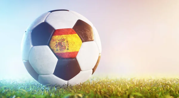 Ποδόσφαιρο Μπάλα Ποδοσφαίρου Σημαία Της Ισπανίας Στο Γρασίδι Ισπανική Εθνική — Φωτογραφία Αρχείου
