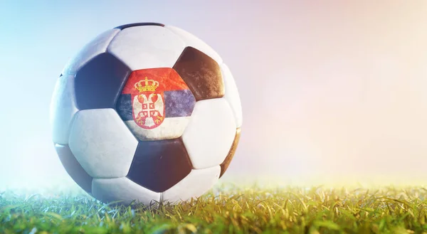 Futebol Bola Futebol Com Bandeira Sérvia Grama Seleção Nacional Sérvia — Fotografia de Stock