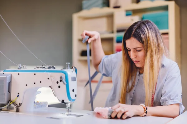 Seamstress Dressmaker Woman Working Sewing Machine Her Workshop —  Fotos de Stock