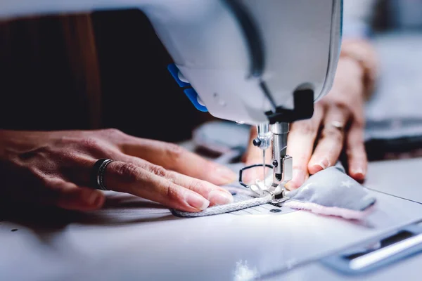 Seamstress Dressmaker Working Sewing Machine Her Workshop — Fotografia de Stock