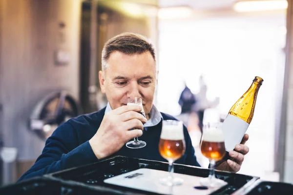 Man Tasting Craft Beer Brewery Middle Aged Business Owner Expert — Stock Photo, Image