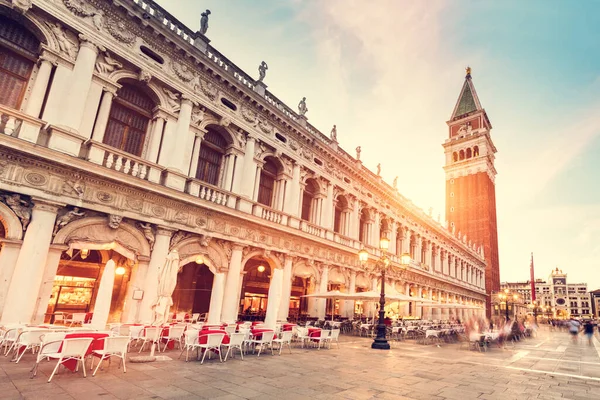 Piazza San Marco Věží Campanile Benátkách Itálie Při Východu Slunce — Stock fotografie