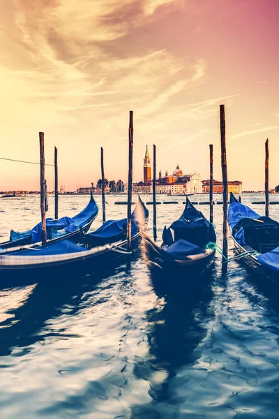 Gondolas Venedig Italien Vid Solnedgången Visa Kyrkan San Giorgio Maggiore — Stockfoto