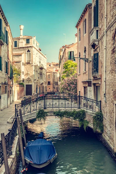 Romantic Canal Venice Italy Scenic Bridge Boat Historic Italian City — Stock Photo, Image