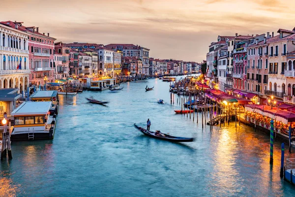 Venedik Grand Canal Talya Gün Batımında Gondollar Teknelerle Romantik Turistik — Stok fotoğraf