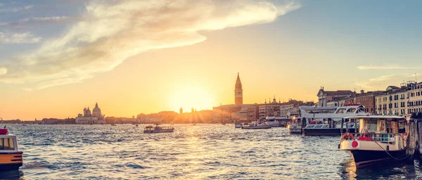 Venedig Italien Panorama Vid Solnedgången Utsikt Från Kanalen Till Campanile — Stockfoto