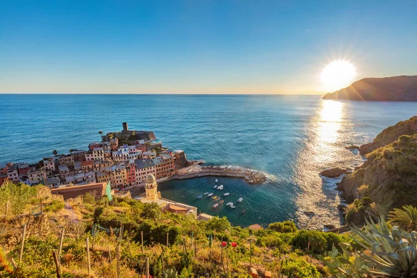 Vernazza Cinque Terre Italien Bei Sonnenuntergang Beliebtes Touristenziel Der Ligurischen — Stockfoto