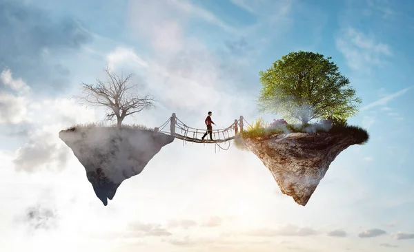 Der Mensch Macht Einen Schritt Eine Neue Bessere Welt Brücke — Stockfoto