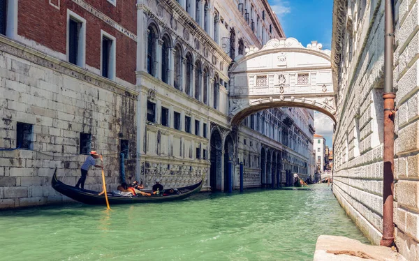 Bridge Sighs Gondola Canal Venice Italy Famous Tourist Destination — Stock Photo, Image