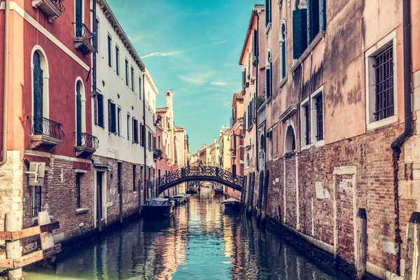 Kanal Med Bro Venedig Italien Historisk Italiensk Stad Vatten — Stockfoto