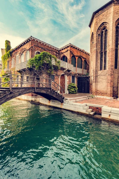 Venedik Talya Eski Köprüsü Olan Kanal Üzerindeki Tarihi Talyan Kenti — Stok fotoğraf