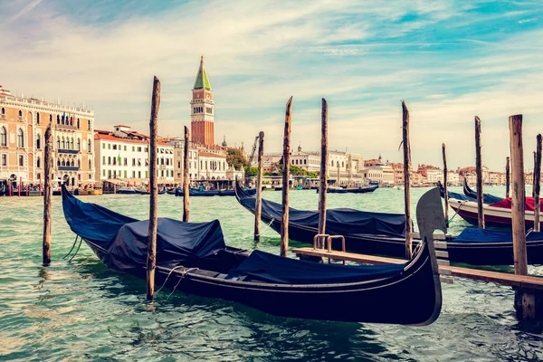 Gondola Állomás Velencében Olaszország Campanile Torony Mellett Történelmi Építészet — Stock Fotó