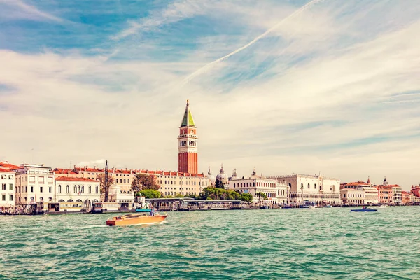 Campanile Tower Och Doge Palace Venedig Italien Sett Utifrån Kanalen — Stockfoto