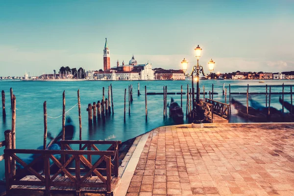 Gondola Brygga Venedig Italien Natten Visa Kyrkan San Giorgio Maggiore — Stockfoto