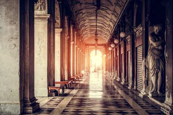 คอล โบราณท Palazzo Ducale อพระราชว Doge ในเวน ตาล ตอนพระอาท — ภาพถ่ายสต็อก