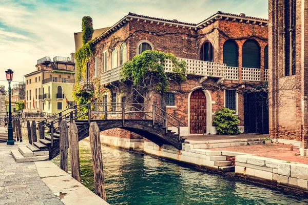 Canal Con Puente Viejo Venecia Italia Histórica Ciudad Italiana Agua —  Fotos de Stock