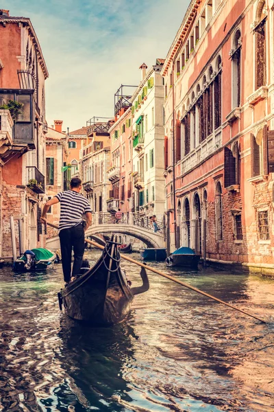 Gondolier Roddgondol Naturskön Kanal Venedig Italien — Stockfoto