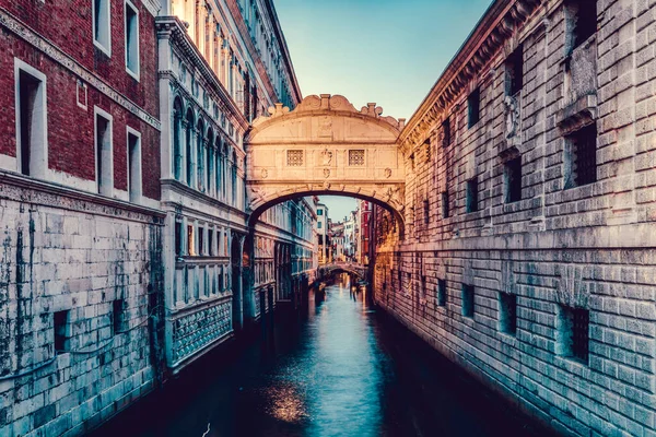 Puente Los Suspiros Canal Venecia Italia Por Noche Destino Turístico — Foto de Stock