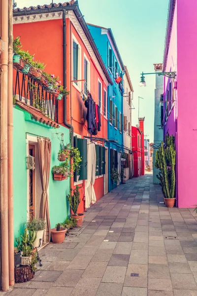 Πολύχρωμα Ζωγραφισμένα Σπίτια Στο Νησί Μπουράνο Κοντά Στη Βενετία Της — Φωτογραφία Αρχείου
