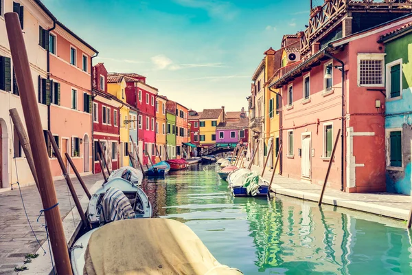 Burano Italy Colorful Painted Houses Canal Boats Scenic Italian Town — Stock Photo, Image