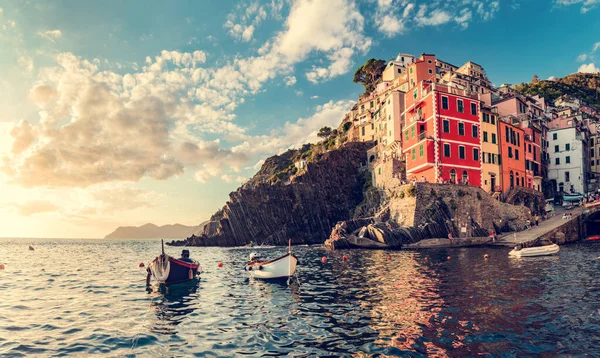 Riomaggiore Cinque Terre Itálie Při Západu Slunce Oblíbená Turistická Destinace — Stock fotografie