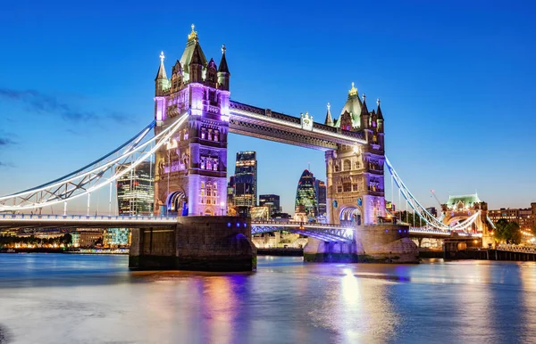 Tower Bridge Στο Λονδίνο Ηνωμένο Βασίλειο Νύχτα Ποταμός Thames — Φωτογραφία Αρχείου