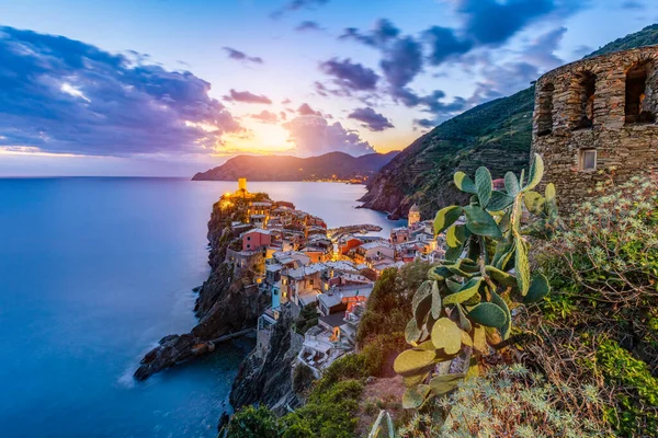 Vernazza Cinque Terre Italië Bij Zonsondergang Historische Architectuur — Stockfoto