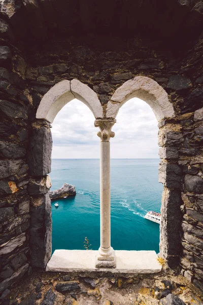 Antigua Ventana Antigua Con Vista Mar Porto Venere Italia Liguria —  Fotos de Stock