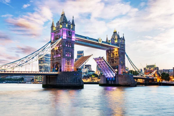 Тауэрский Мост Лондоне Великобритания Закате Открытие Драубриджа Темзе — стоковое фото