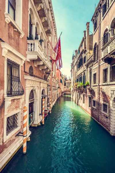 Γραφικό Στενό Κανάλι Στη Βενετία Ιταλία Ιστορική Ιταλική Πόλη Στο — Φωτογραφία Αρχείου