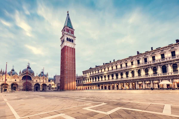 San Marcoplein Met Basiliek Campanile Toren Venetië Italië Bij Zonsopgang — Stockfoto