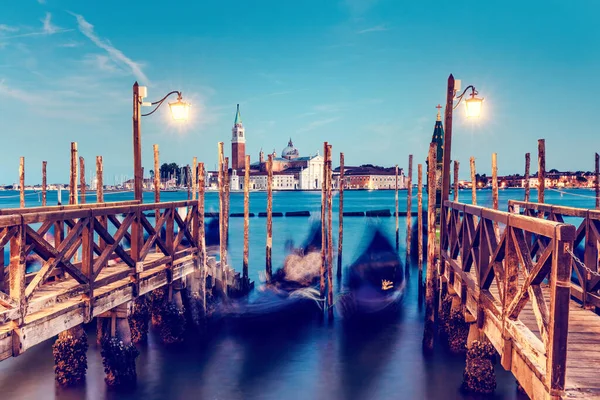 Gondolas Venedig Italien Natten Visa Kyrkan San Giorgio Maggiore — Stockfoto