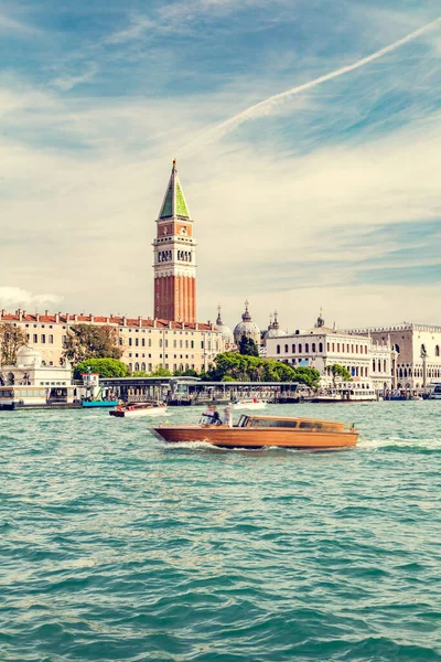 Campanile Tower Och Doge Palace Venedig Italien Sett Utifrån Kanalen — Stockfoto