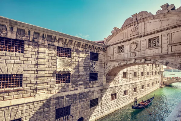 イタリアのヴェネツィアにある運河のため息の橋 有名な観光地 — ストック写真
