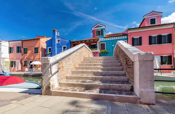 Burano Italy Colorful Painted Houses Canal Boats Scenic Italian Town — Stock Photo, Image