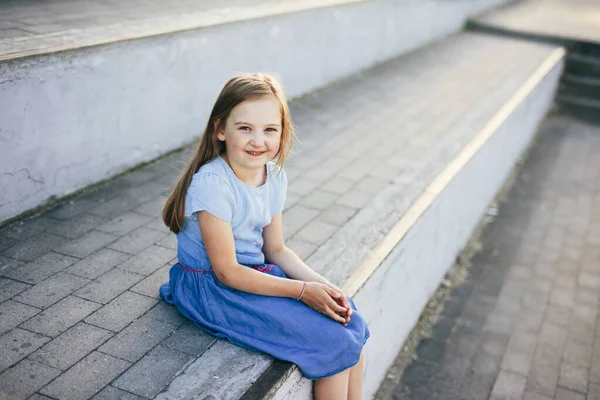 Young Girl Portrait Outdoor Urban Neighborhood Summer — Stock Photo, Image