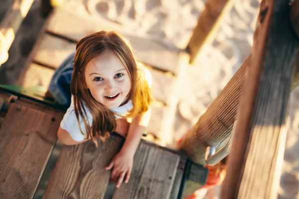 Retrato Menina Jovem Playground Verão — Fotografia de Stock