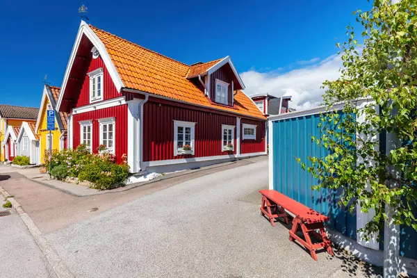 Sveç Karlskrona Renkli Ağaçlarda Skandinav Tarzı Evler Stok Resim