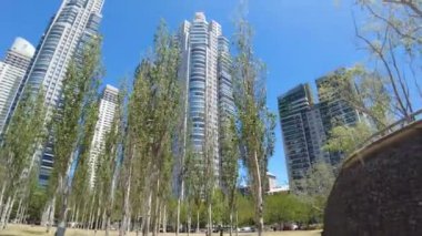 Buenos Aires, Arjantin 15.11.2022: Buenos Aires 'in Puerto Madero modern bölgesindeki Deniz Bölgesi Anıtı