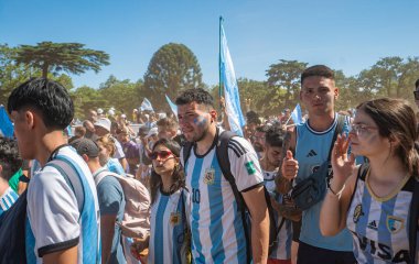 Buenos Aires, Arjantin - 12.17.2022: Fransa ile oynanan final maçında Arjantin Milli Futbol Takımı taraftarları ve taraftarları